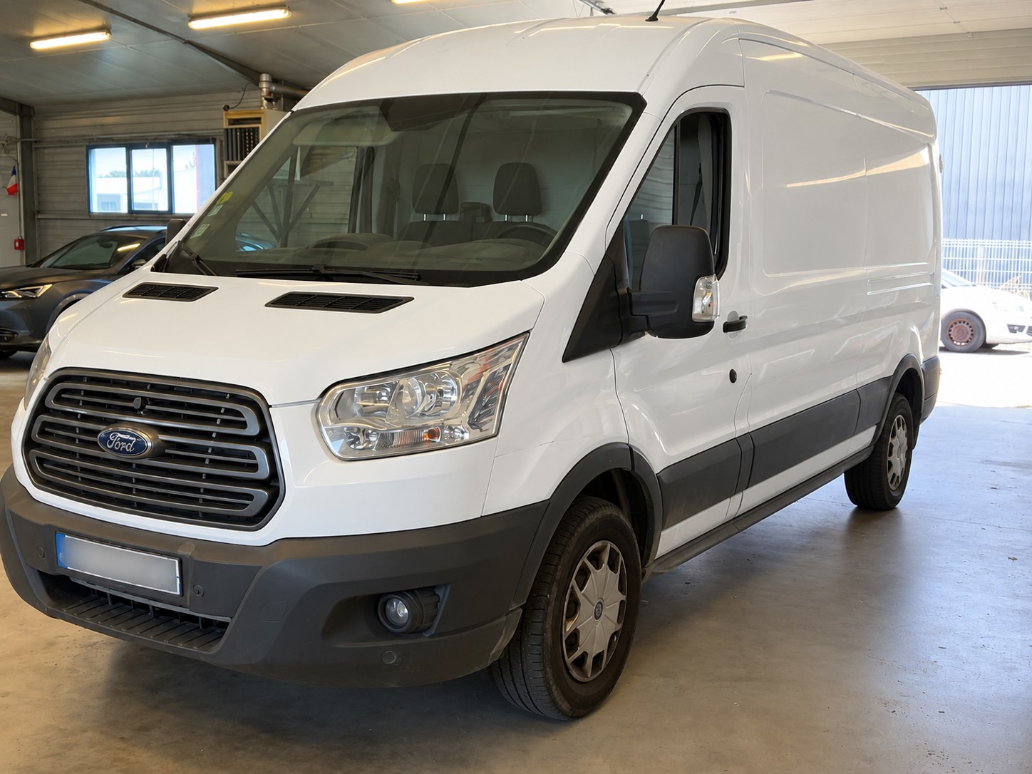 Ford Transit L3H2 blanca de alquiler